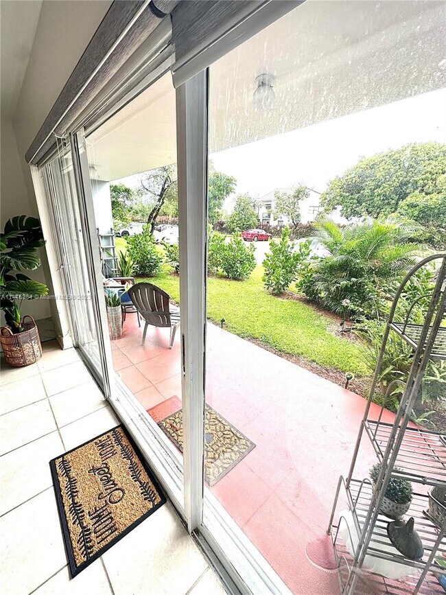 Foto del edificio - 9355 Fontainebleau Blvd