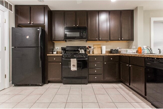 Building Photo - 2124 N Lorel Ave