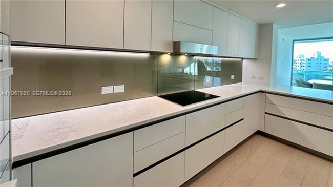 Foto del edificio - 9201 E Bay Harbor Dr