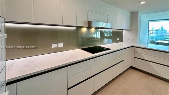 Building Photo - 9201 E Bay Harbor Dr