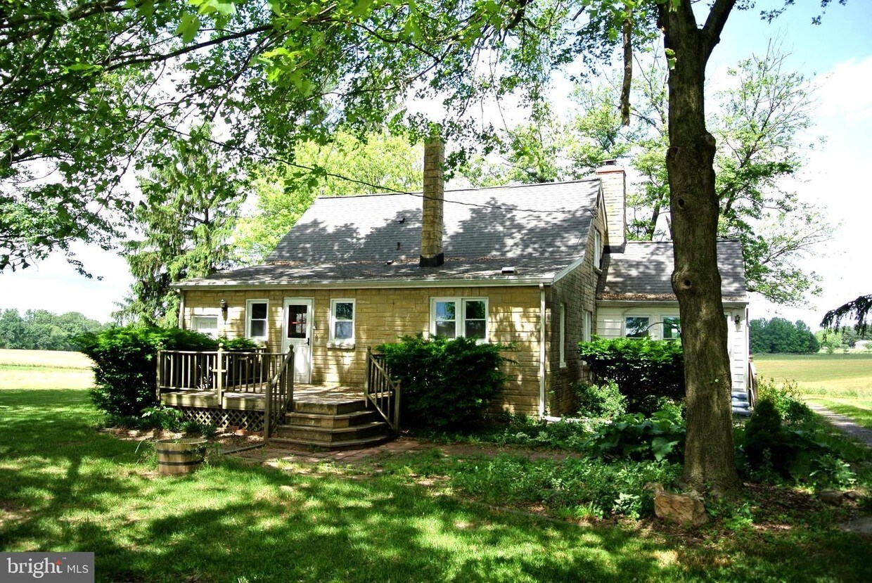 Primary Photo - 2050 Mt View Rd