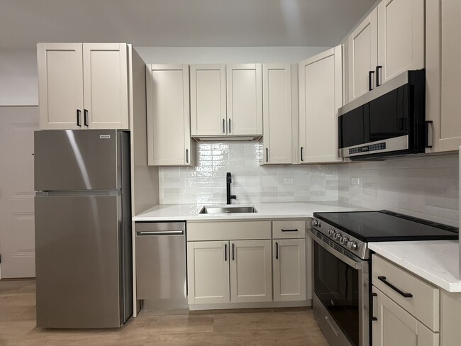 Building Photo - The Nest at 2140 N Lincoln Park W