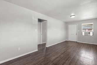Building Photo - 5706 Pickfair St