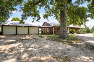 Building Photo - 700 Anderson Rd