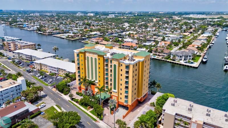 Foto principal - 821 N Riverside Dr