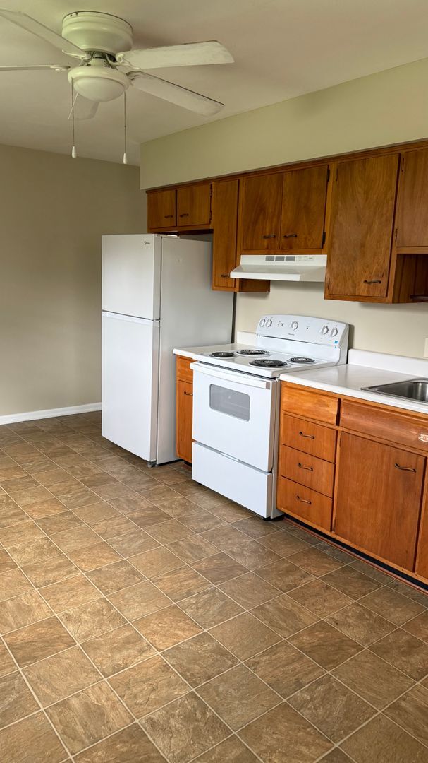 Foto del edificio - HALF DUPLEX W/ GARAGE MADISON SCHOOLS!