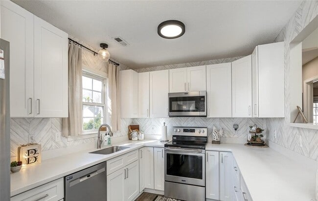 Building Photo - 110 Hawks Nest Dr