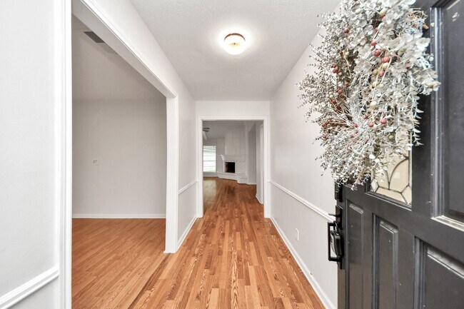 Foto del edificio - 1319 Forsythe Ln