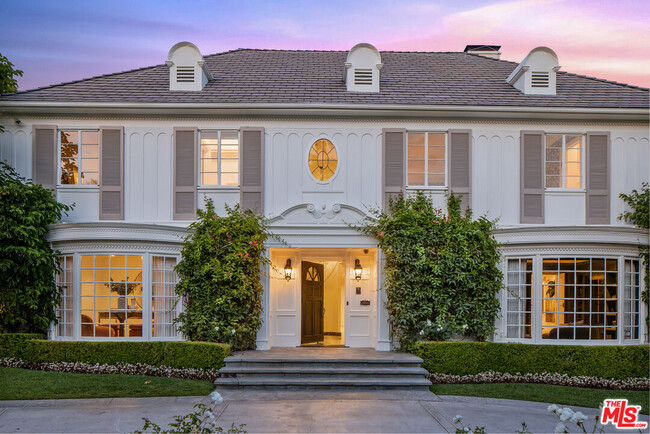 Building Photo - 706 N Oakhurst Dr