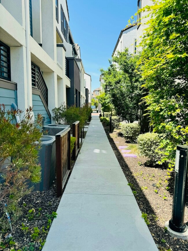 Foto del edificio - 1462 Cherry Cir