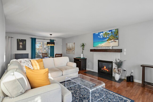 Foto del edificio - 8 Backstretch Ct