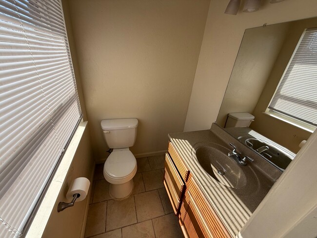 Building Photo - 4 bed , 1.5 bath , inside laundry, fenced yard, ceramic flooring throughout!