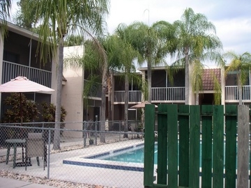 Piscina - Pebble Court Apartments