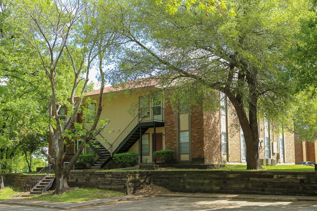 Building Photo - 2000 US-82
