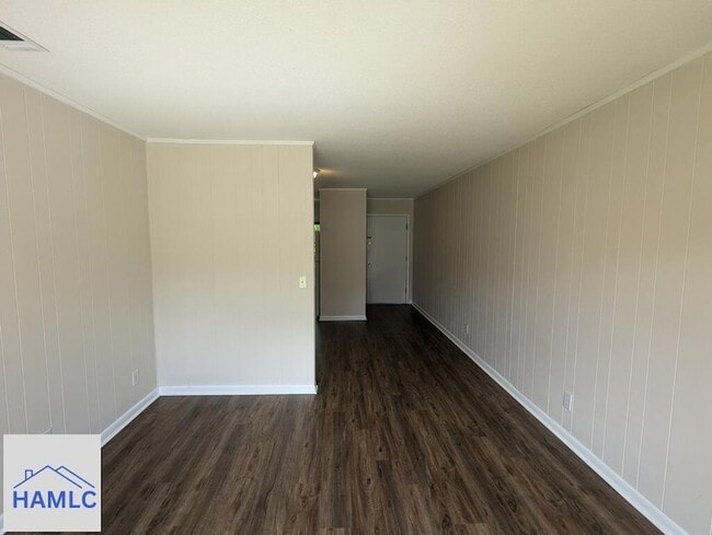Building Photo - 979 Live Oak Dr