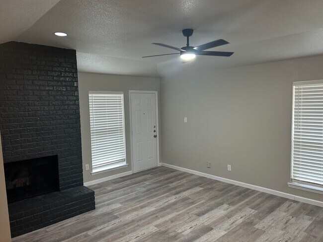 Foto del edificio - Cozy 2-Bedroom Home in NRH