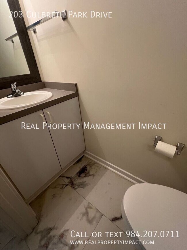 Foto del edificio - 203 Culbreth Park Dr