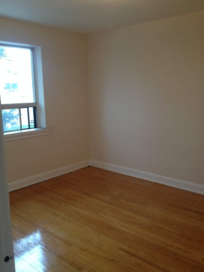 Photo du bâtiment - East York Apartments