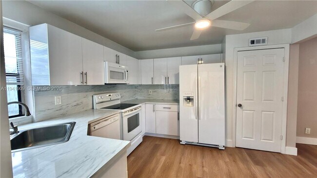 Foto del edificio - 6586 NW 4th St