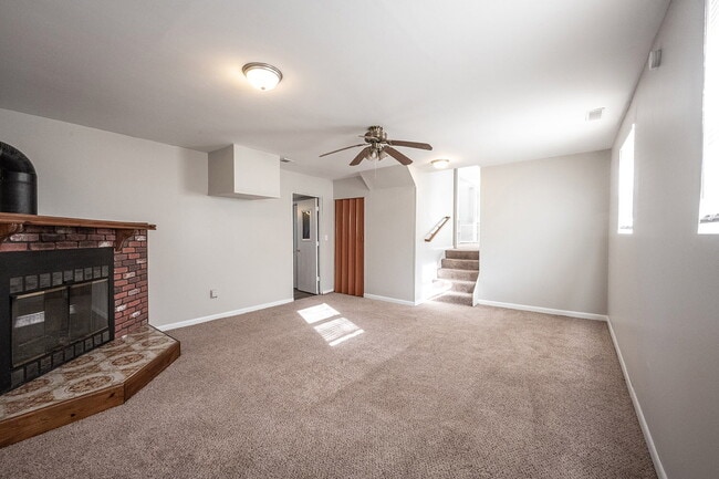 Building Photo - "Charming 3-Bed, 2-Bath Gem on E 35th St w...