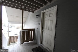 Building Photo - 5015 Ravens Crest Dr