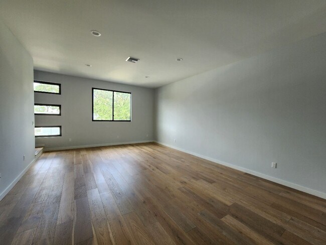 Foto del edificio - Beautiful 3-Bed, 3.5-Bath Townhome in Tamp...