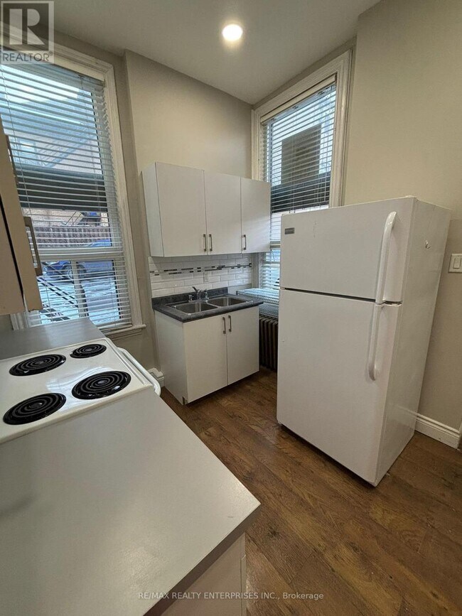 Photo du bâtiment - 156 James St S