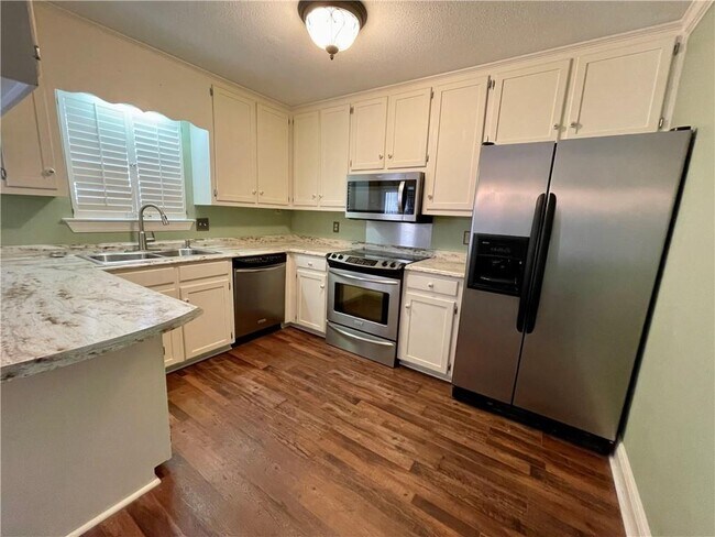 Foto del edificio - 270 Hillcrest Rd