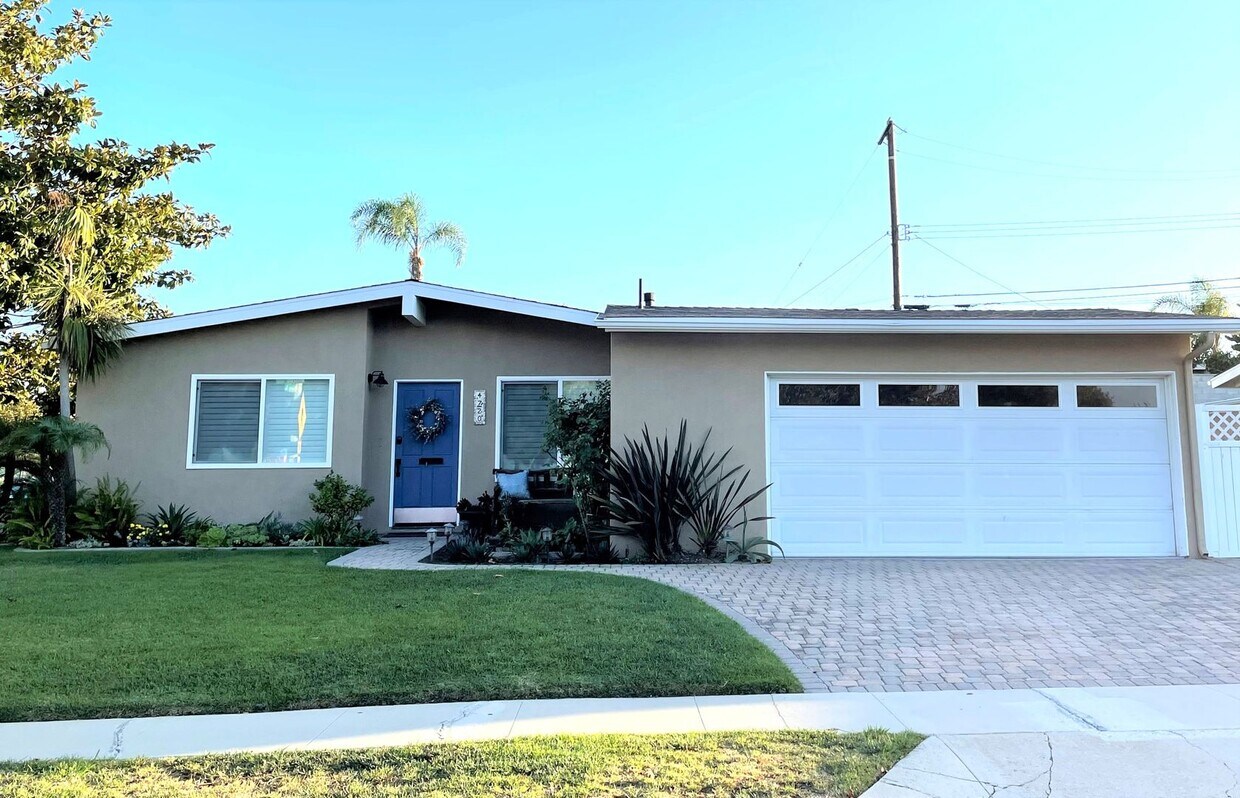 Foto principal - 4 bedroom updated West Torrance home