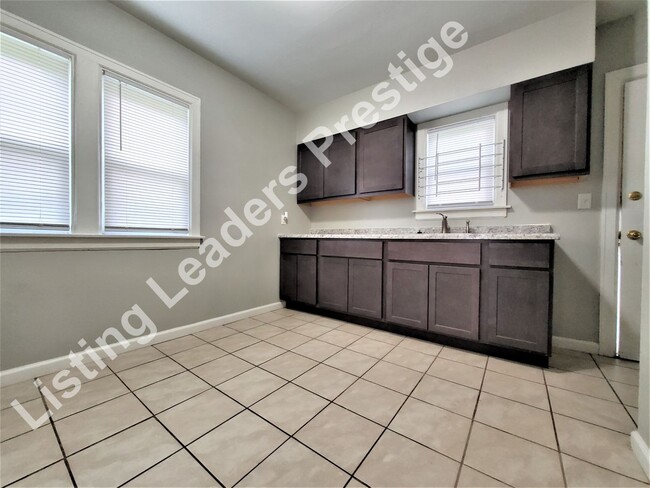 Foto del edificio - 2BD/1BA Recently Renovated Home In Gary