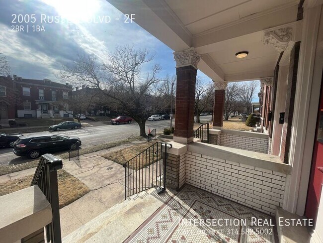 Foto del edificio - 2005 Russell Blvd