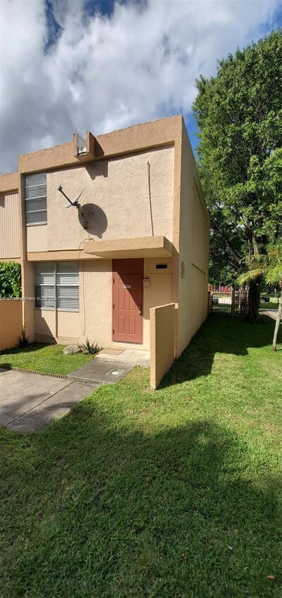 Foto principal - 6100 SW 68th St