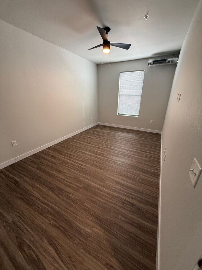 Interior Photo - Seven1Five