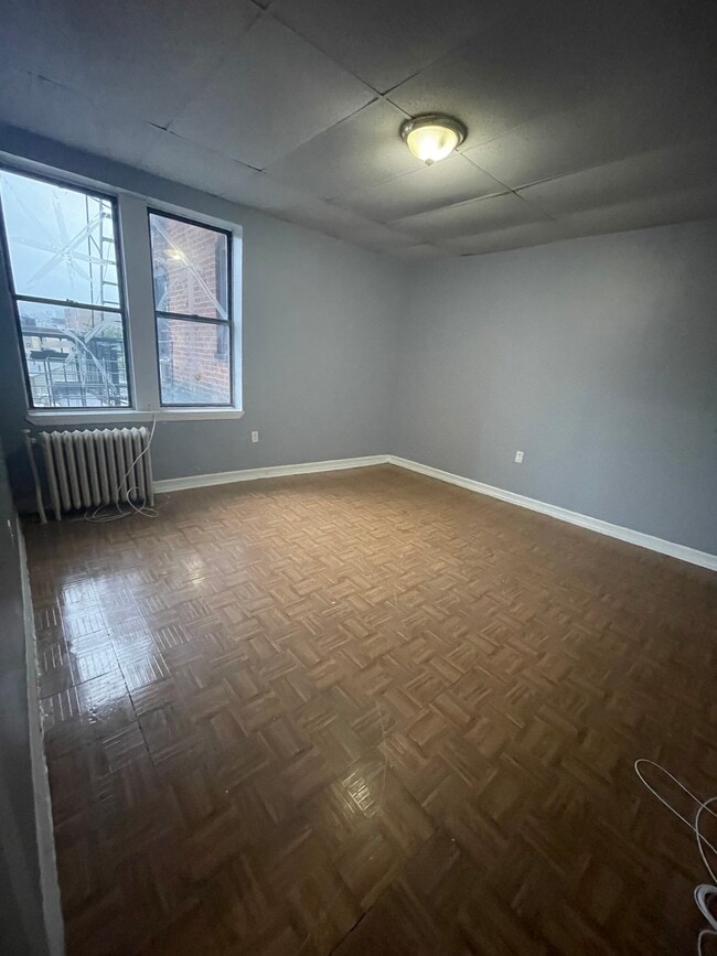 Building Photo - 318 44th St