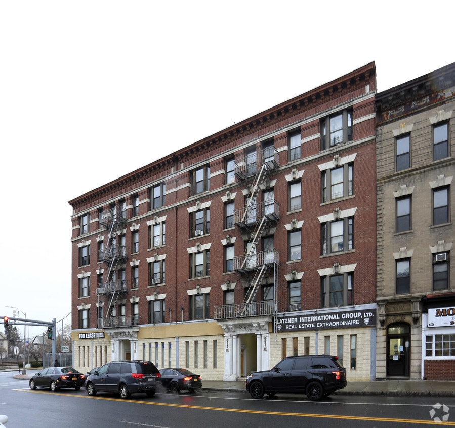 Building Photo - Platzner International