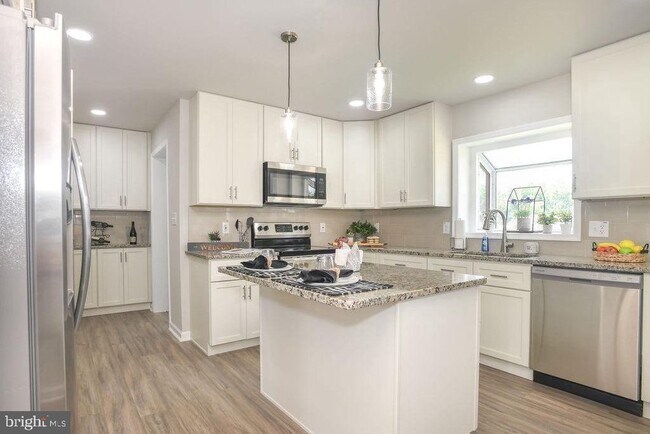 Foto del edificio - 4411 Summit Bridge Rd