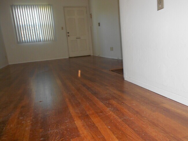 Foto del edificio - 2061 Reed Ave