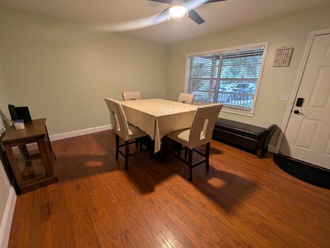 Foto del edificio - 4354 Marsh Rd