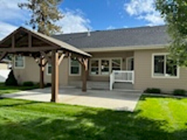 Foto del edificio - 1485 Chestnut Wy