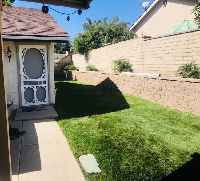 Building Photo - Unbeatable Charm in Camarillo's Colony