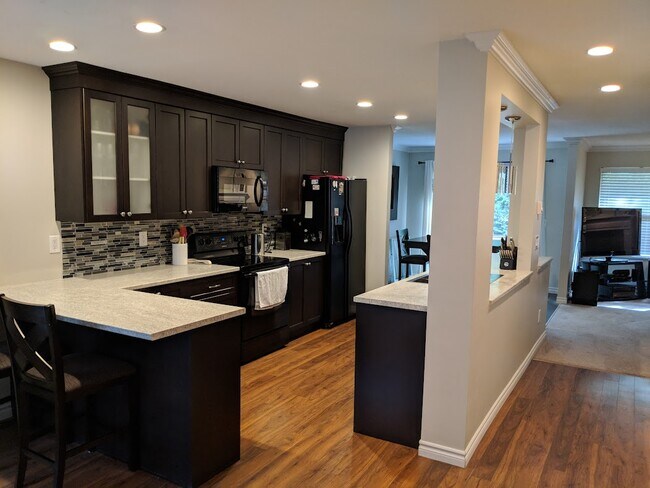 Photo du bâtiment - 36060-36060 Old Yale Rd