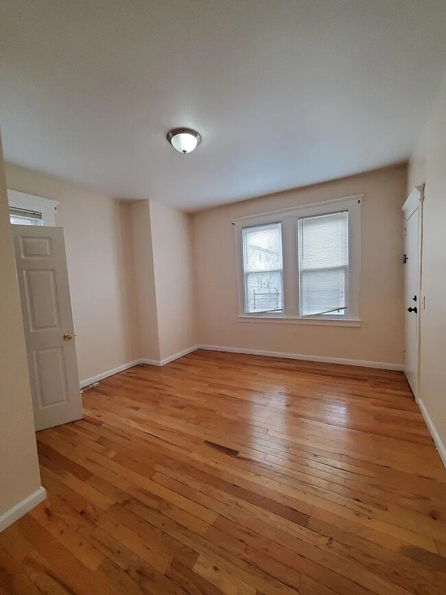 Building Photo - 855 S 15th St