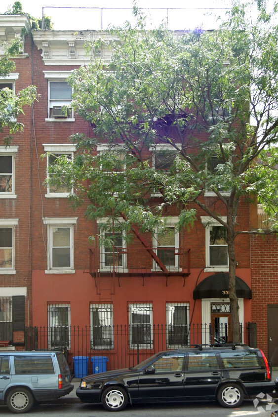 Building Photo - 332 E 22nd St