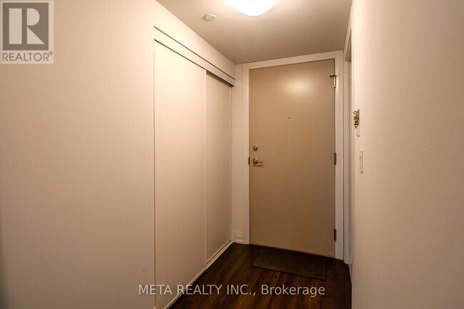 Building Photo - 20-920 Meadowglen Pl