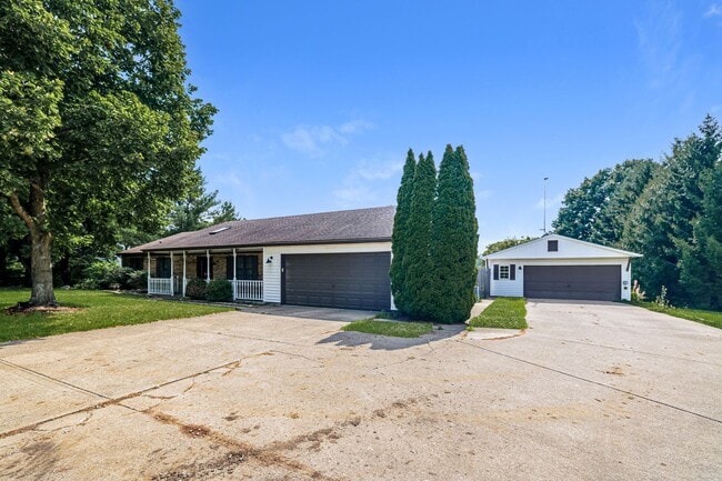 Building Photo - 6888 Bunnell Hill Rd