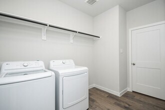 Building Photo - 4007 Crowning Ct