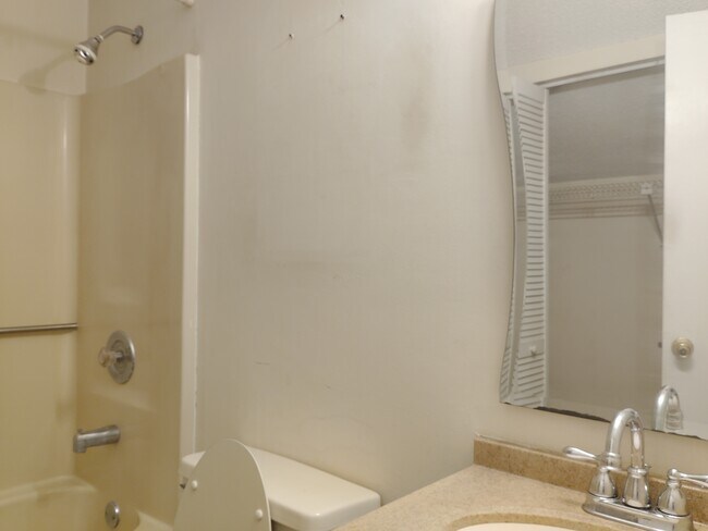 Foto del edificio - 510 Fairwood Lakes Dr