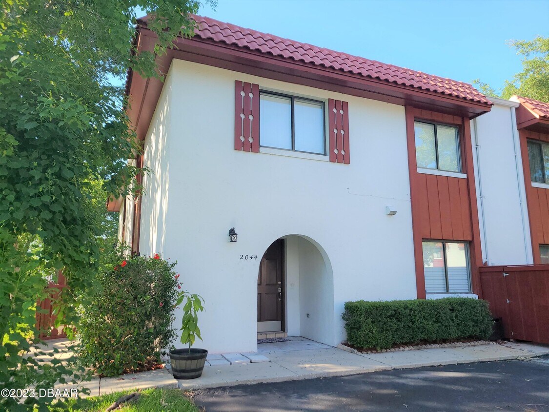 2044 Oak Meadow Cir, South Daytona, FL 32119 House Rental in South Daytona, FL