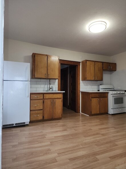 Foto del edificio - 106 Lyons St