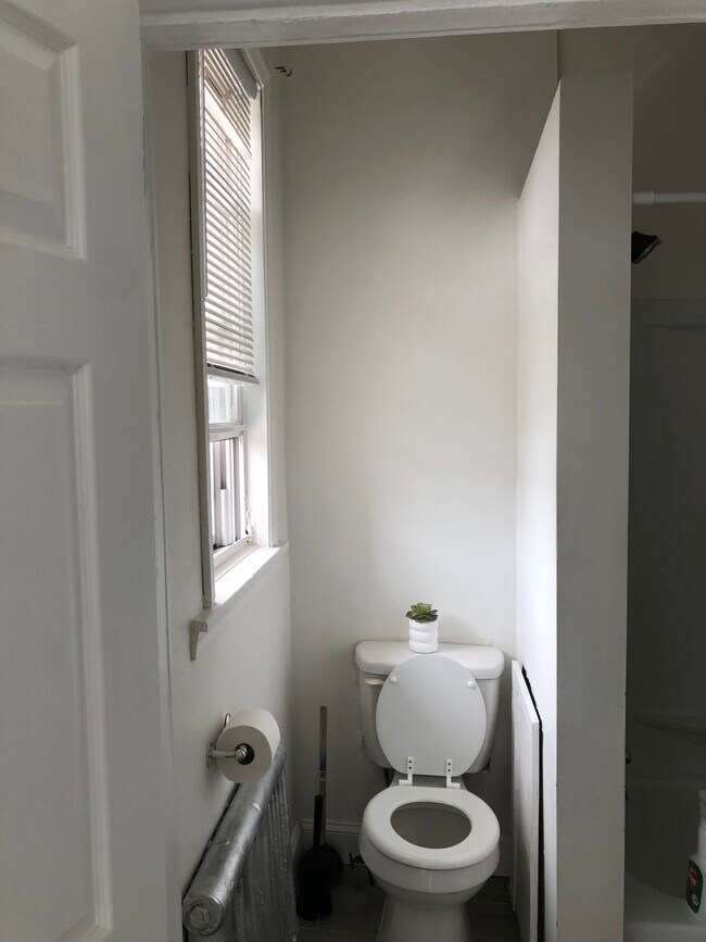 Baño - 6655 Haddington Ln